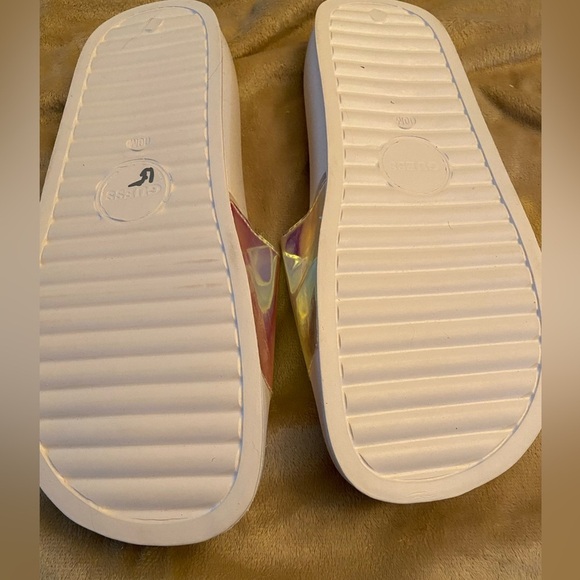 Guess Iridescent Slide Sandals Size 10 - Picture 4 of 8